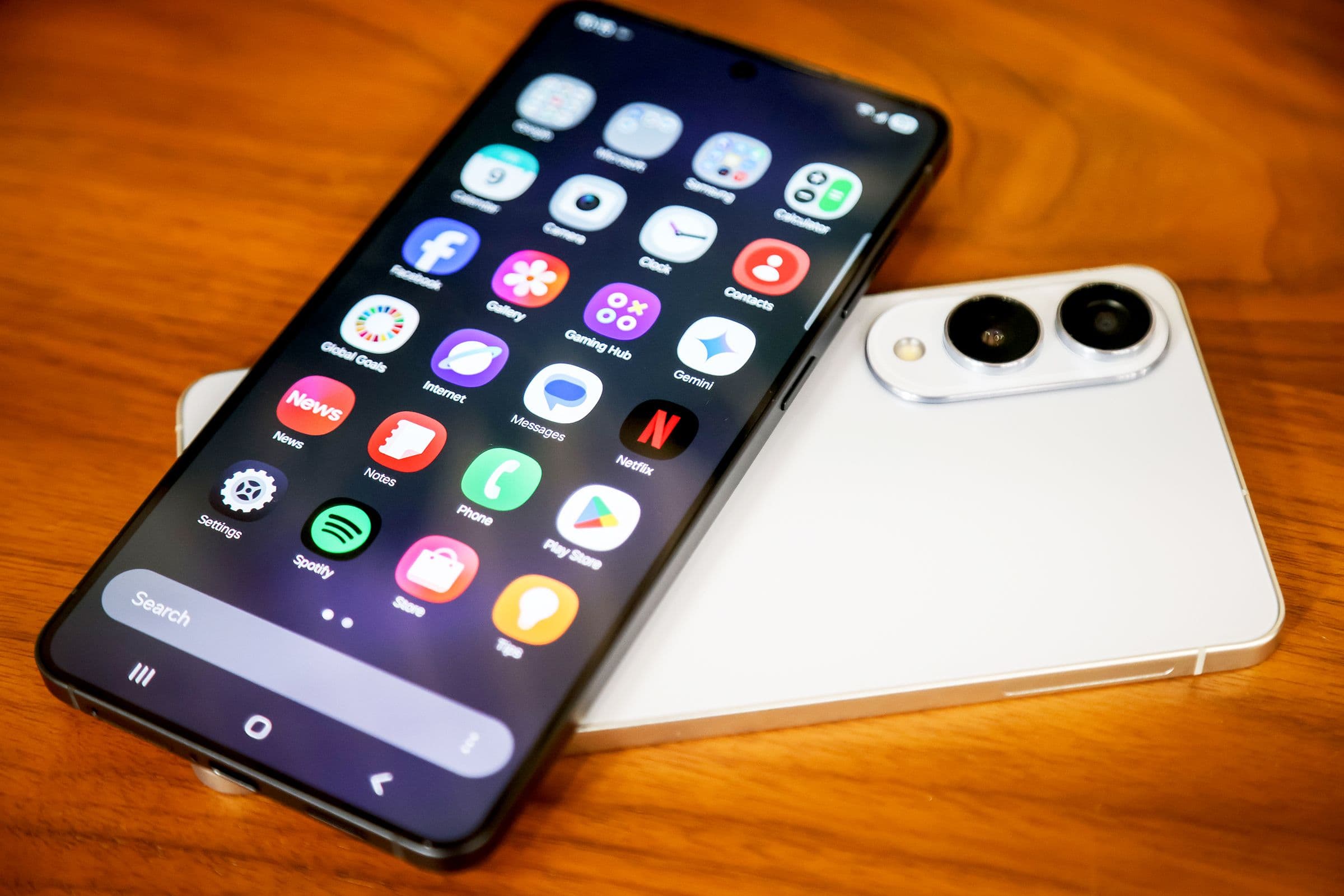 Cover image for How to Limit Galaxy AI to On-Device Processing—or Turn It Off Altogether